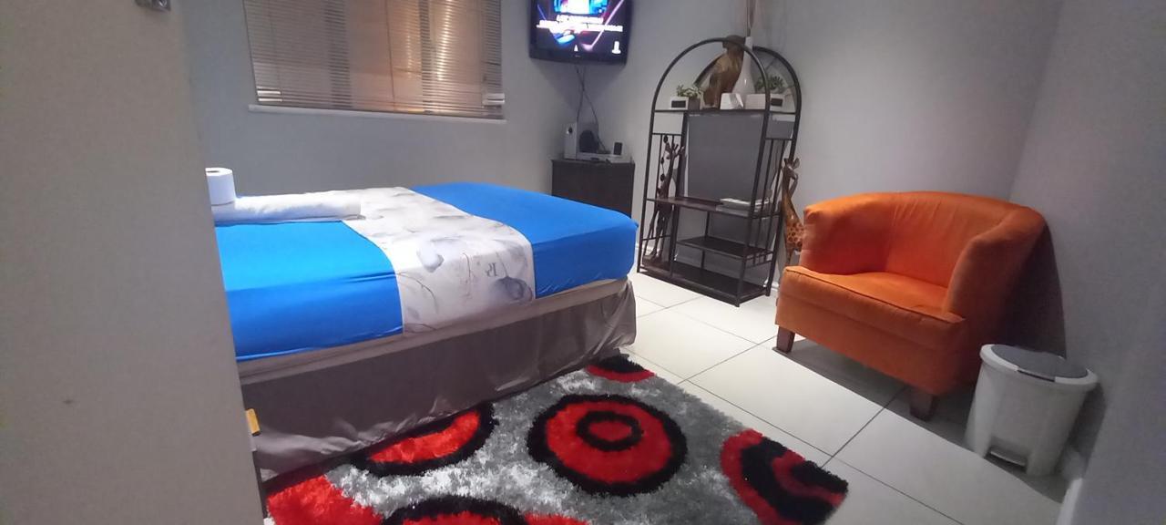 Bed & Breakfast Neo&ruks Self Catering Services Cape Town