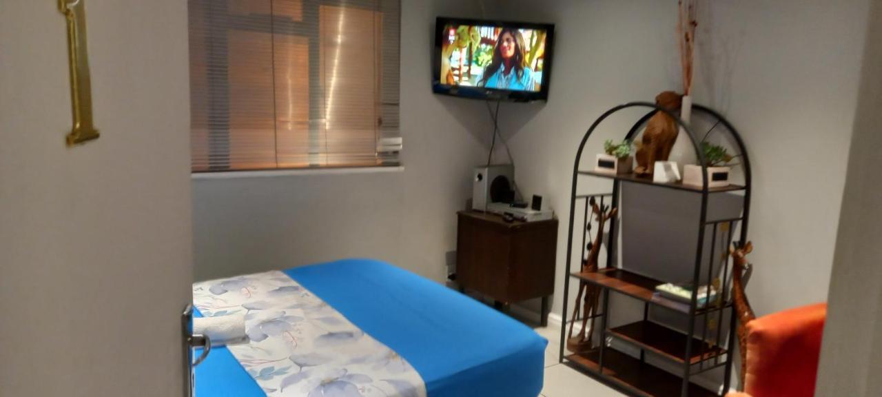 Neo&ruks Self Catering Services Bed & Breakfast Cape Town